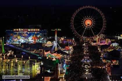 Blick von der Paulskirche auf das Oktoberfestgeschehen