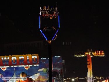 Blick von der Paulskirche auf das Oktoberfestgeschehen