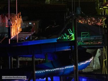 Blick von der Paulskirche auf das Oktoberfestgeschehen