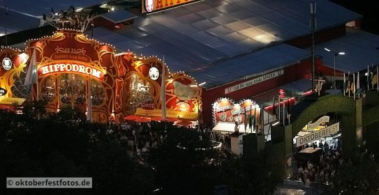 Blick von der Paulskirche auf das Oktoberfestgeschehen