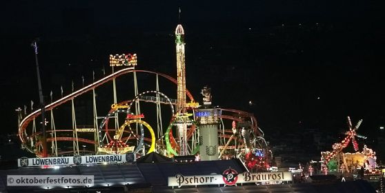 Blick von der Paulskirche auf das Oktoberfestgeschehen