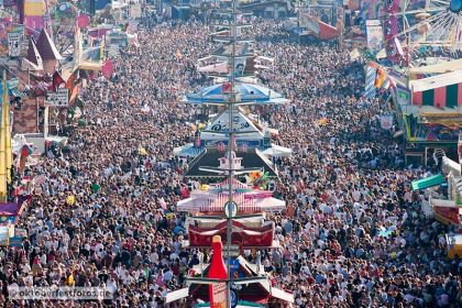 Menschenmassen auf dem Oktoberfest in München