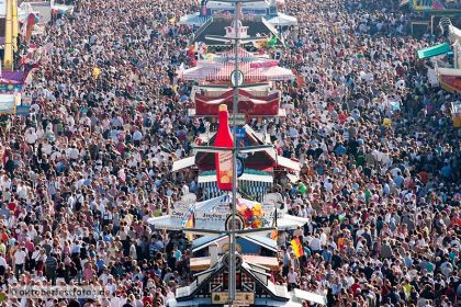 Menschenmassen auf dem Oktoberfest in München