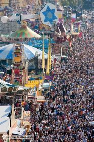 Menschenmassen auf dem Oktoberfest in München