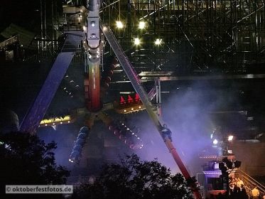 Blick von der Paulskirche auf das Oktoberfestgeschehen