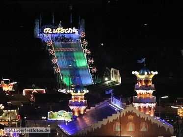 Blick von der Paulskirche auf das Oktoberfestgeschehen