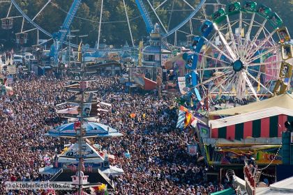 Menschenmassen auf dem Oktoberfest in München